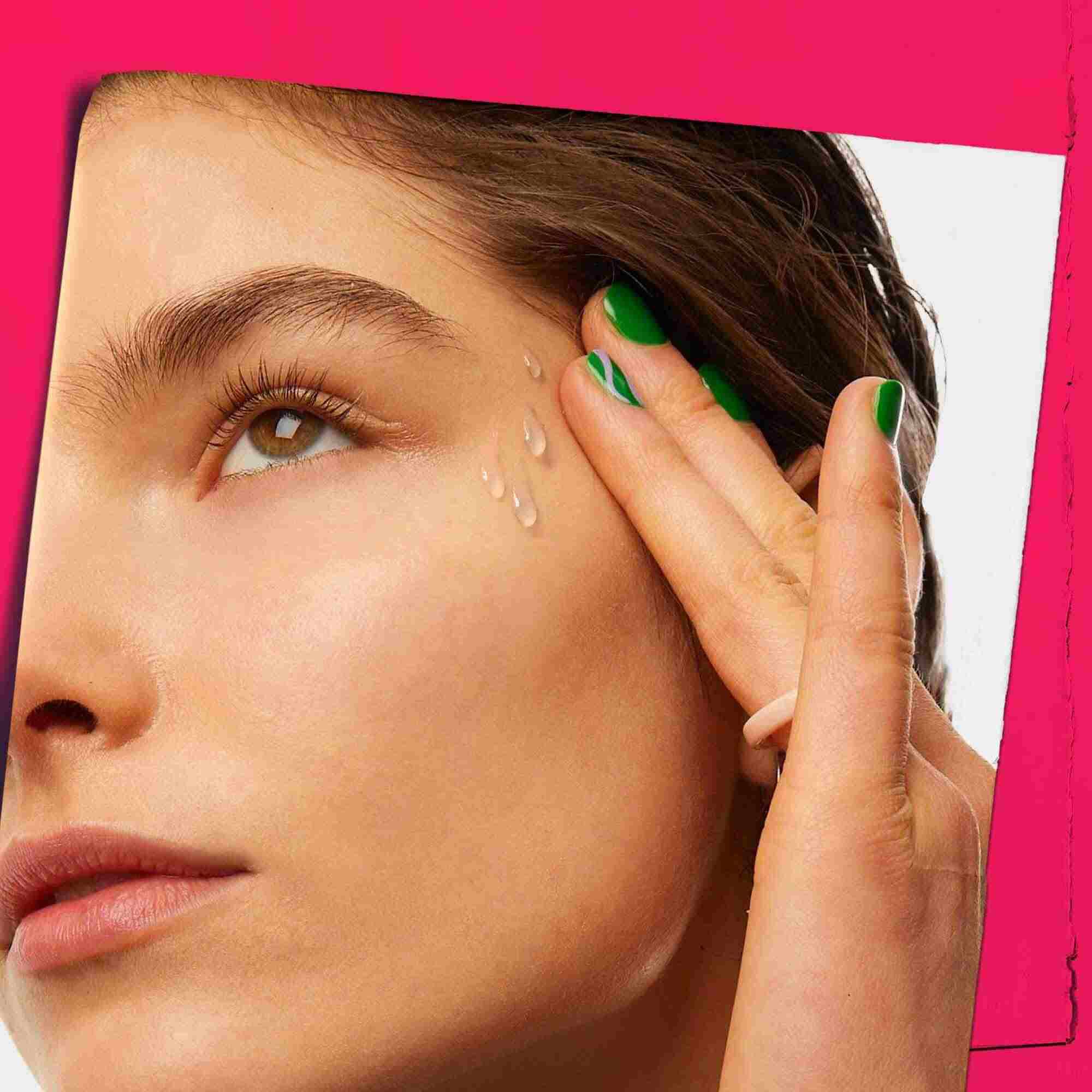 Ultra Pure 9.8% Glycolic Acid Serum se nanosi na kožu.
