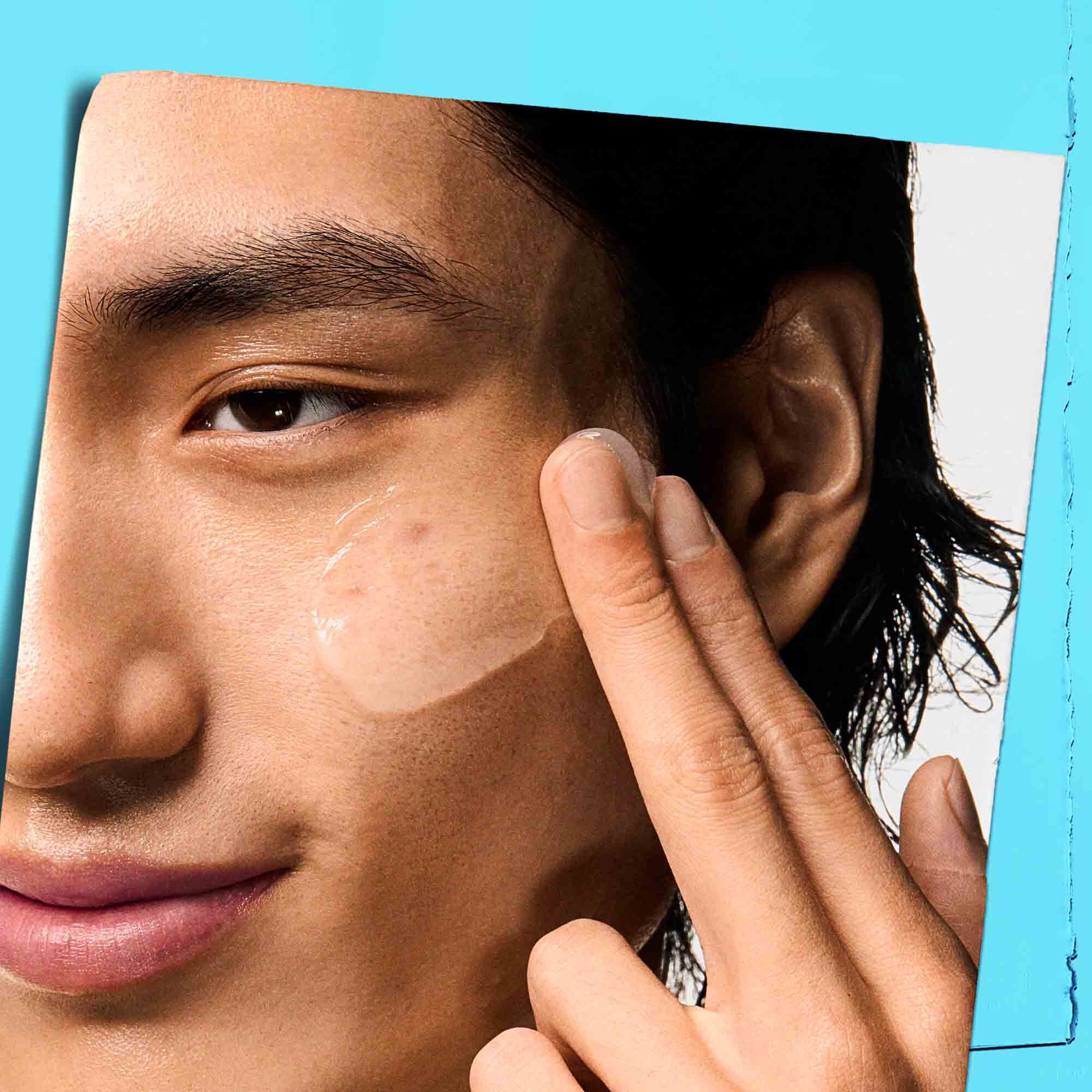 Ultra Facial Oil-Free Gel Cream nanet na lice modela.