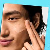 Ultra Facial Oil-Free Gel Cream nanet na lice modela.