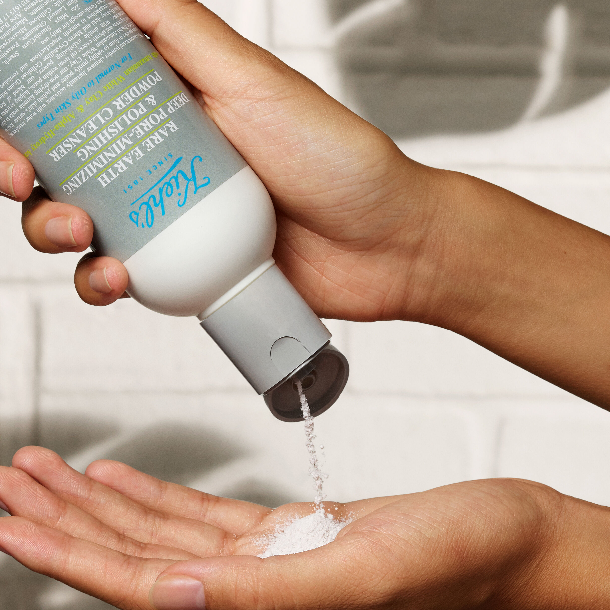 Rare Earth Deep Pore-Minimizing & Polishing Powder Cleanser čistač za lice u prahu za sužavanje i zaglađivanje pora