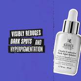 Bočica Clearly Corrective Dark Spot Solution sa tekstom: Vidljivo smanjuje tamne fleke i hiperpigmentaciju.