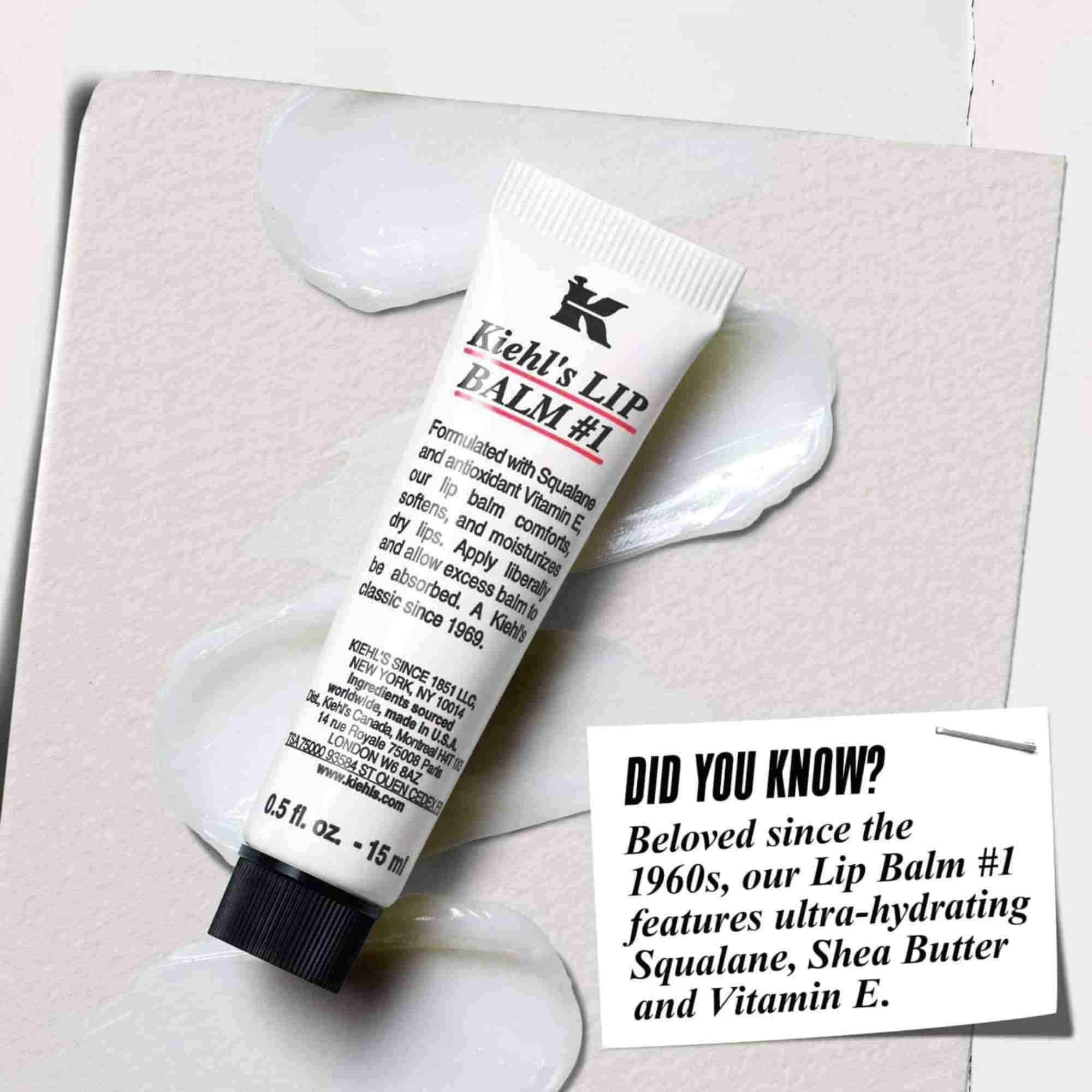 Tuba Lip Balm #1 balzama na beloj površini sa tekstom: „Da li ste znali? Formulisan sa skvalanom, shea puterom i vitaminom E za hidrirane, glatkije usne.”