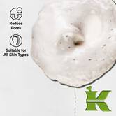 Krupni plan teksture Rare Earth Deep Pore Daily Cleanser. Tekst ističe dubinsko čišćenje pora i pogodnost za sve tipove kože.
