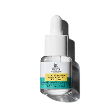 Bočica od 15 ml Kiehl's Truly-Targeted Blemish-Clearing Solution na beloj pozadini.