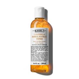 Bočica od 250 ml Kiehl's Calendula Herbal-Extract tonera sa bistrom tečnošću i zlatnom nijansom.