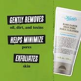 Tuba Rare Earth Deep Pore Daily Cleanser na zelenoj pozadini sa tekstom: „Nežno uklanja prljavštinu, masnoću i toksine. Održava pore smanjenim. Vrši piling i dubinski čisti kožu.”