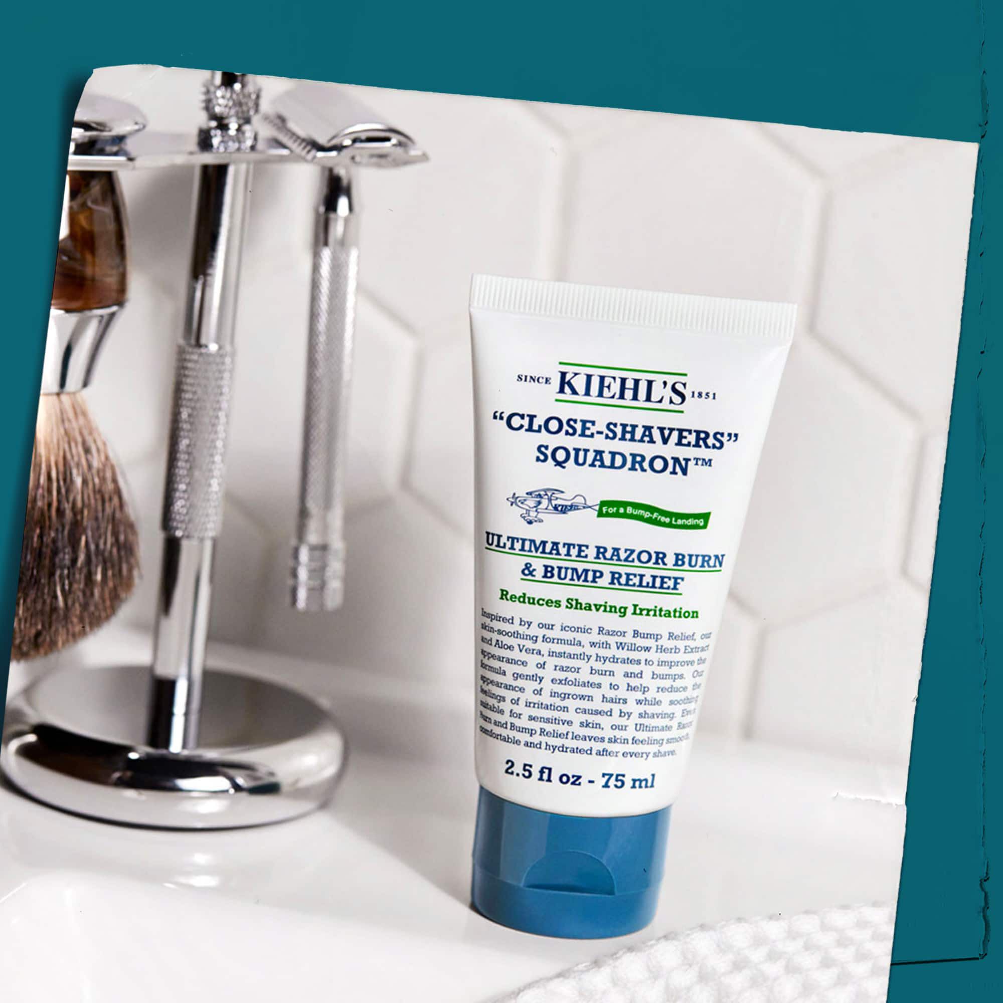 Tuba Close Shavers Squadron Smooth Glider Precision Shave Lotion prikazana sa priborom za brijanje, naglašavajući njenu upotrebu u rutini brijanja.